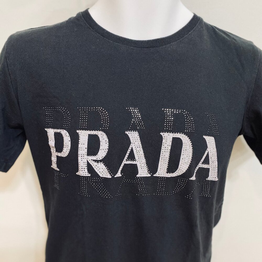 PRADA ITALY STYLISH BLACK T-SHIRT TRENDY MENS SIZE EXTRA SMALL NEW NO TAGS.